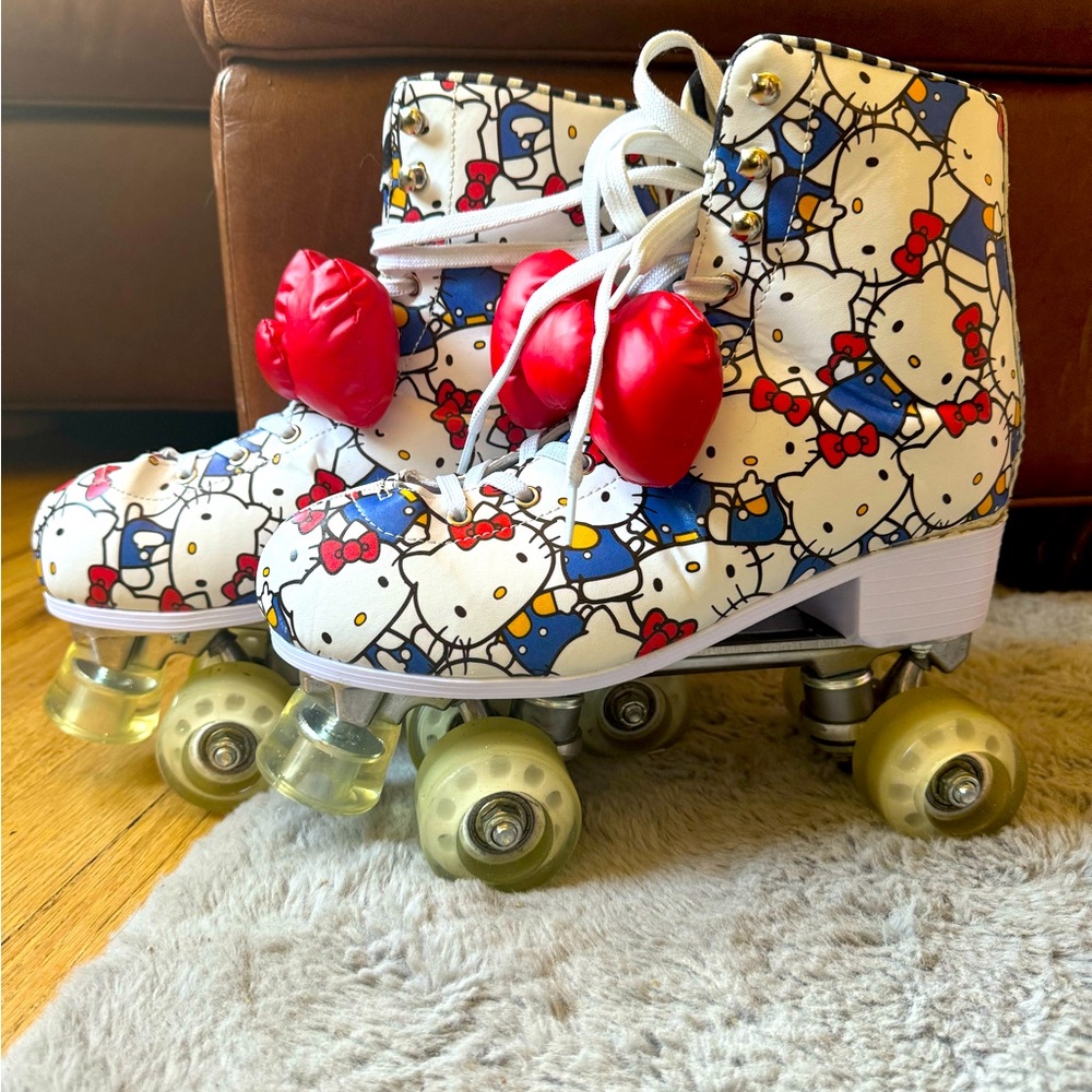 Hello Kitty Adventure Awaits roller skates size 9 M